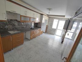 Karapürçekte 4+1 Satılık Ara Kat Merkezde Çift Banyo Asansörlü Hilal Emlaktan