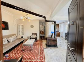 Asuman Mütevellioğlu'ndan Denize Sıfır Köşe Konumda Villa