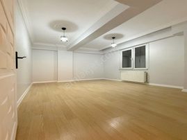 Esenyurt Merkezi Konumda Acil Satılık 2+1 120m2 Balkonlu Daire !