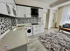 Cihan Çaylan'dan Tramvaya Yakın Eşyalı Kiralık 1+1 Daire