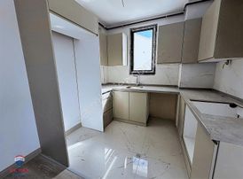 Remax Modern Bülent Ak'dan Sahilde Satılık 2+1 Daire