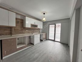 Feridunçelikte 4+1 Sıfır Caddeye Yakın Balkonlu Giriş Kat Hilal Emlaktan