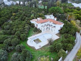 Bahtılıda Ana Cadde Üzerinde 5877 M2 Arsa İçinde Müstakil Ev