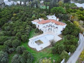 Bahtılıda Ana Cadde Üzerinde 5877 M2 Arsa İçinde Müstakil Ev