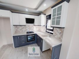 Denizden Akçayda Öncephe Geniş Cam Balkonlu Satılık 2+1 Daire.