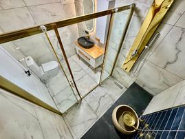 ꧁ay Emlak'tan꧂ Akçay'da Türk Hamamlı Şık Tasarımlı Ayrı Mutfaklı Ön Cephe Satılık 3+1 Geniş Daire