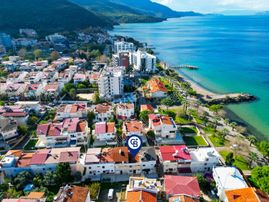 Kuşadası Güzelçamlı Denize 100 Metre Satılık Villa