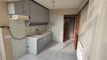 Çiğli Ataşehir'de Merkezi Lokasyonda 2+1 Kiralık Daire Cb-ph