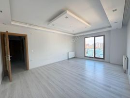 Mertcan'dan Caddeye 1dk Ebeveyn Banyolu İskanlı Ara Kat Balkonlu 3+1