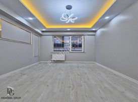 Metrobüse Yakın Acil İhtiyaçtan Satılık 2+1 Fırsat Daire!