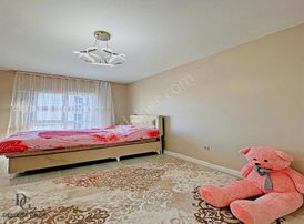 Metrobüse 5 Dk Güvenlikli + Havuzlu 75m2 1+1 Site İçi Daire !