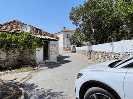 Köy Merkezinde Müstakil Ev. Elektrik Ve Su Bağlı..