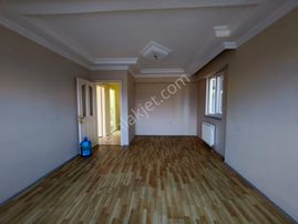 Levent Mahallesi'nde Ara Kat Masrafsız 2+1 Satılık Daire