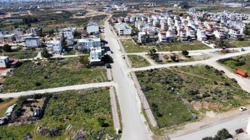 Antalya Aksu Karaçalı Da 460 M2 Arsa İle Komple 3 Katlı Satılık