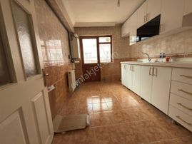 Sincan Malazgirt Mahallesi Yaşar Kemal’in Dibi Acil Satılık 3 + 1 Birinci Kat Daire