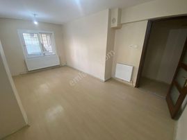 Buca İşçievleri Yiğitler Mah.de 2+1 80m2 Dgazlı Ayrı Mutfak Bahçe Katı Kiralık Daire