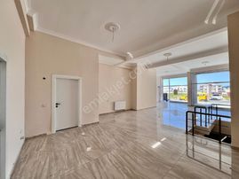 Karaköprü Doğukent 'de 2 Katlı Cadde Üstü 190 M² Kiralık Dükkan