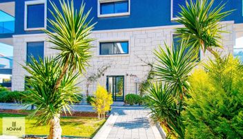 Sıfır Denize 100mt 4+1 Villa Butik Sitede Doğalgazlı Mini Bahçe