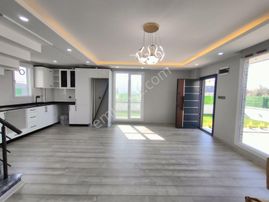 Kartallar'dan Şahane Konumda Büyük Bahçeli 4+1 Lüks Yazlık Villa