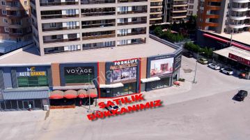 Cb Black'tan 23 Nisan Cadde Üzeri Emsalsiz Dükkan