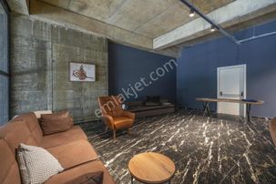 Cb Black'tan 23 Nisan Cadde Üzeri Emsalsiz Dükkan