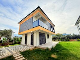 Kuşadası Satılık Davutlarda Havuzlu Sitede 3+1 Villa