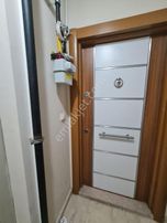 Bizim Emlaktan Candaroğlunda Eşyalı 1+1 Ara Kat Daıre