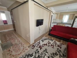 Bizim Emlaktan Candaroğlunda Eşyalı 1+1 Ara Kat Daıre