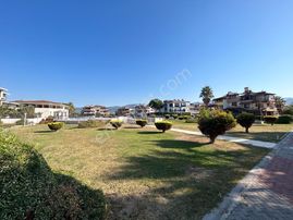 Kuşadası Davutlar Bölgesi Denize 700 Mt 5+1 Satılık Villa