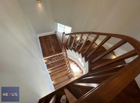 Pelitli'de Özel Mimari Tasarımlı Tripleks Satılık Müstakil Villa