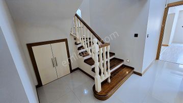 Karşıyaka, Bostanlı' Da Full Yapılı 5+1 Satılık Dubleks Daire