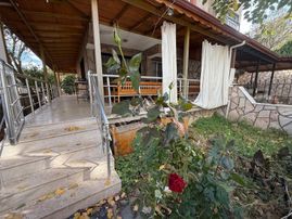 Kuşadası Davutlar Merkezine Yakın 3+1 Bahçeli Verandalı Villa