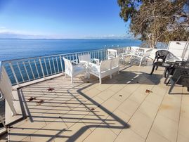 Kardeşten Akçay Yenimahallede Denize Sıfır 5+1 Müstakil Ev