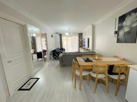 Mertcan'dan Metro 7dk Güvenlikli Sitede Balkonlu Geniş 1+1