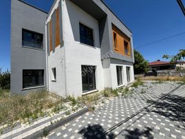 Arslan Mülk Ofisinden Gesi Saglık Mah. 4,5+1sıfır Meskenli Villa