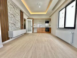 ⭐ay Emlaktan⭐akçay'da Denize Yakın Ön Cephe Şık Tasarımlı Arakat Çift Balkon Satılık 2+1 Lüx Daire