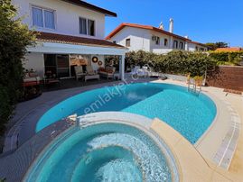 Ilıca Yıldızburnu'nda Denize 100 M.mesafe Müstakil Havuzlu Villa