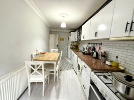 Metrobüsün Dibinde Kör Odasız Satılık Bahçeli 2+1 95m²giriş Kat