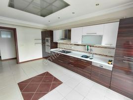 Emrah Çiftci'den Selçuklu Yazır Mah.tramvay Hattı Yanı Yeşil Site Kiralık 4+1 Daire