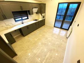 Kadıköy'de Aygül'den Nezih Site İçi Ara Kat Ön Cephe Giyinme Odalı Güvenlikli 3+1 Satılık Lüks Daire