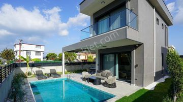 Kuşadası Güzelçamlı'da Müstakil Özel Havuzlu Sıfır 3+1 Villa