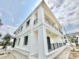 ꧁akçay Ay Emlaktan꧂güre'de Lüks Sitede Bahçe Kullanımlı Müstakil Tadında Satılık 2+1 Şık Daire