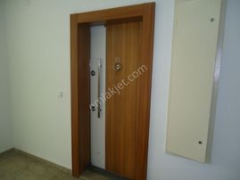 Krc'den Merkezi Konumda Uzun Bloklarda Kiralık 3+1 Daire