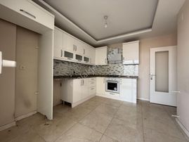 Yüreğir Yamaçlı Mah. 165 M2 3+1 Kapalı Mutfak Hasarsız İskanlı Kiralık Daire