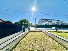 ꧁akçay Ay Emlak'tan꧂öğretmenle Geniş Teras Ve Kapalı Verandalı Satılık 3+1 Villa