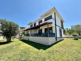 ✨akçay Ay Emlak'tan✨pelitköy'de Denize Sadece 100 Mt Doğa İle İç İçe Satılık 3+1 Lüx Müstakil Villa