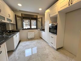 Turyap'tan Atatürk Caddesi'nde Balkonlu Ebeveynli 100m2 3+1