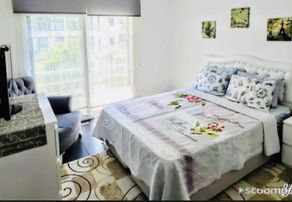 Kuşadasında Güvenlikli Havuzlu Sitede Bahçeli Eşyalı Geniş 2+1