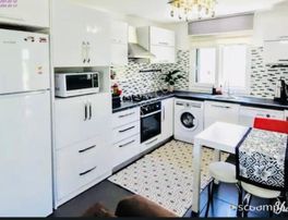 Kuşadasında Güvenlikli Havuzlu Sitede Bahçeli Eşyalı Geniş 2+1