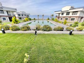 ✨akçay Ay Emlak'tan✨pelitköy'de Denize Sıfır Butik Sitede Yüzme Havuzlu Satılık 2+1 Dublex Daire